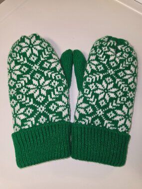 PANACHE Apparel green and white snowflake knit fleece-lined mittens